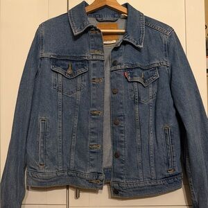 Levi’s Women’s Light Wash Denim Jacket